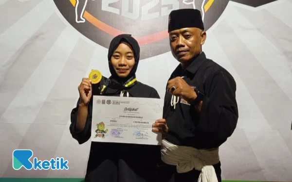 Thumbnail Berita - Cerita Zahra, Pelajar MTsN 3 Pacitan yang Raih Medali Emas di Kejuaraan SH Terate Cup 2025