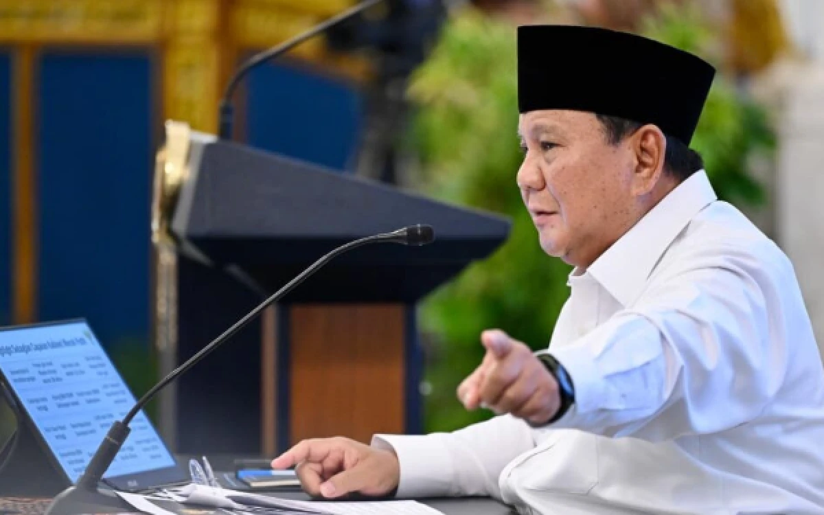 Thumbnail Berita - Presiden Prabowo Gelar Ratas di Istana, Bahas Kekeringan hingga Karhutla