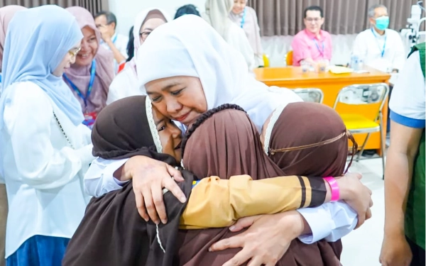 Thumbnail Tularkan “Virus” Sedekah! Per Tahun, Khofifah Santuni Belasan Ribu Yatim, Nilainya Tembus Rp1,46 M