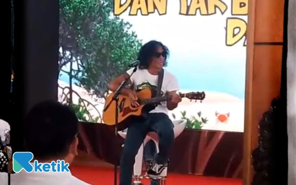 Kaka Slank Ramaikan Festival Mangrove Jawa Timur ke-9 di Pacitan