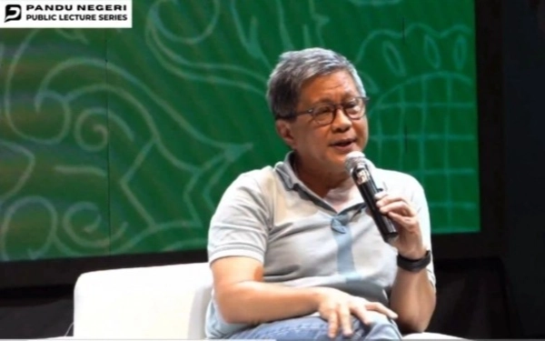 Thumbnail Berita - Rocky Gerung Kritik Struktur Negara: Banyak Lulusan S3 Jadi Ojol karena Dealer Kuasai Sistem