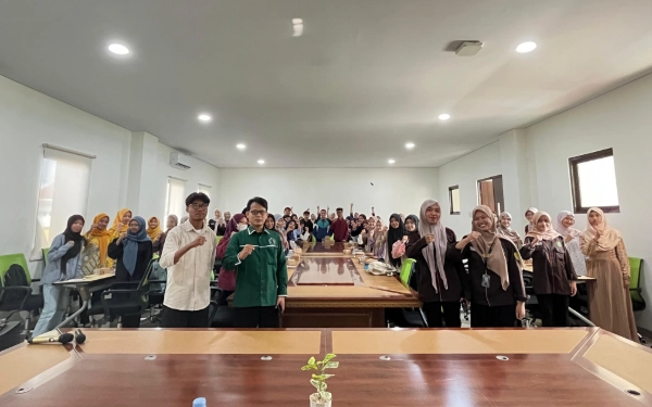 Thumbnail Berita - HMPS Perbankan Syariah Universitas KH Abdurrahman Wahid Sukses Gelar Seminar Melek Media