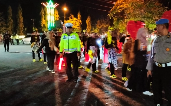 Thumbnail Berita - Tradisi Unik Lebaran di Indonesia: Dari Takbir Keliling hingga Grebeg Syawal