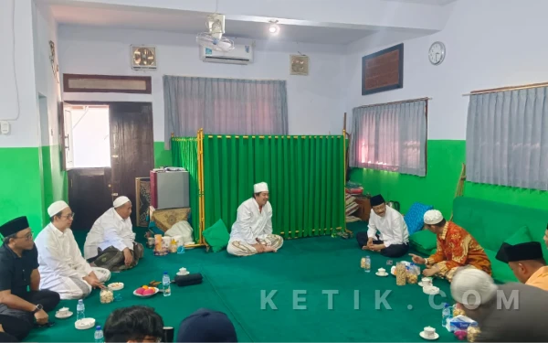 Thumbnail Berita - Ini Kata Mensos RI saat Sowan ke Pengasuh Ponpes Walisongo Situbondo