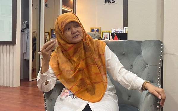 Thumbnail Profil Reni Astuti! Srikandi dari Parlemen Surabaya ke Senayan, Kini Nakhodai Bidang Koperasi dan Desa DPP PKS