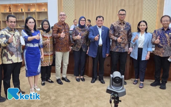 Thumbnail Berita - Dukungan Komisi VI DPR RI Kuatkan Kinerja PLN, ULP Bondowoso Resmi Naik Kelas Jadi UP3!