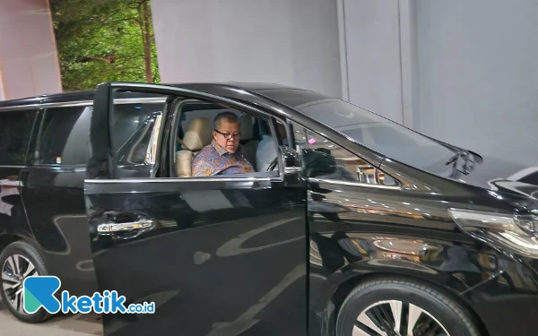 Thumbnail Melihat Komisaris BTN Fahri Hamzah Pulang Larut Malam hingga Biasa Nyetir Mobil Sendiri