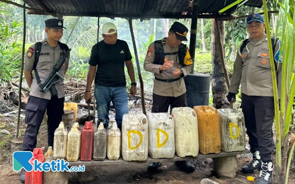 Thumbnail Polsek Gane Barat Kembali Gerebek Tempat Penyulingan Miras di Desa Jibubu Halsel