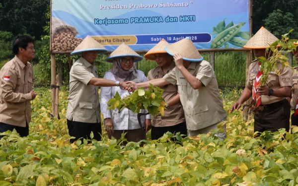 Thumbnail Berita - Gandeng HKTI, Kwarnas Panen Raya Kedelai di Buperta Cibubur