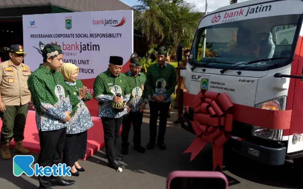 Thumbnail Berita - Sampah di Kabupaten Malang Tembus 1.200 Ton Sehari, Bantuan Arm Roll Truck Jadi Solusi