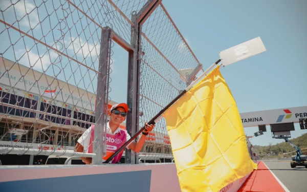 Thumbnail Berita - Petugas Marshal Jalani Simulasi Jelang MotoGP Mandalika 2025, 3 Tikungan Jadi Sorotan