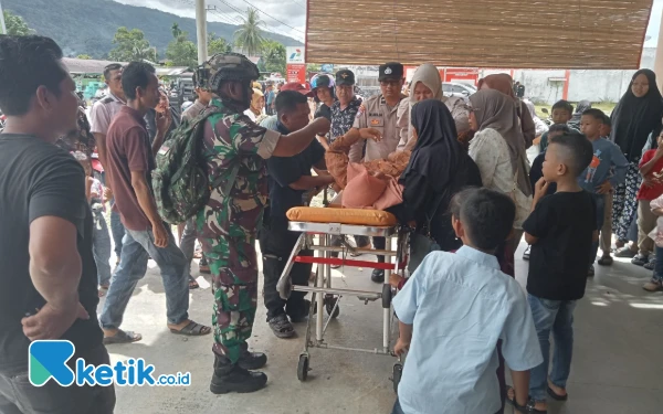 Thumbnail Berita - Viral! Bantu Pemudik yang Kecelakaan, Aksi Babinsa TNI di Abdya Tuai Pujian