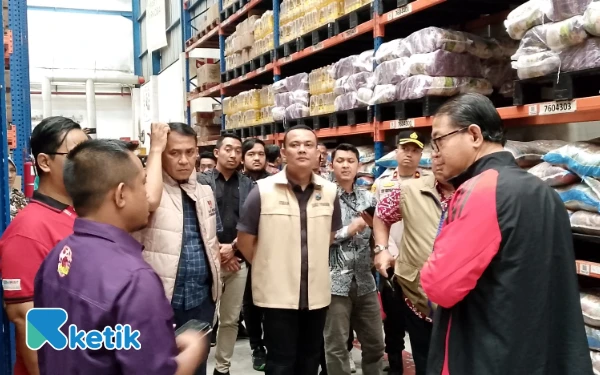 Thumbnail Sidak di Kabupaten Malang, Bapanas Peringatkan Pedagang Tidak Jual Beras di Atas HET