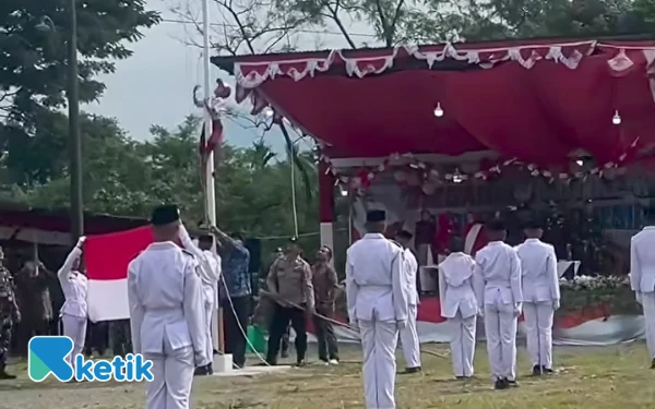 Thumbnail Berita - Keren! Bocah SD di Nagan Raya Panjat Tiang Bendera, Selamatkan Upacara 17 Agustus