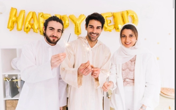 Thumbnail Berita - Tren Foto Lebaran Keluarga Lagi Viral di Medsos, Wajib Dicoba!