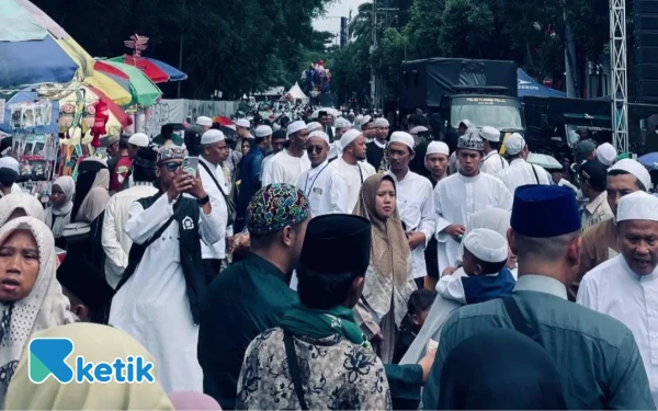 Thumbnail Jutaan Jamaah Banjiri Malang di Haul Akbar Al-Imamain: Keajaiban Hujan Berkah Mengiringi Kepulangan!