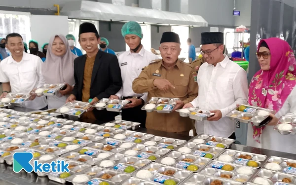 Thumbnail Bupati Malang Resmikan SPPG Yayasan Hasyim Asy'ari, Salurkan 3.037 Porsi MBG di Hari Pertama