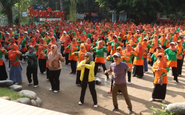 Thumbnail Wamenkop dan Sekjen PKB Ikut Senam Bareng Ribuan Kader Fatayat NU Kabupaten Malang