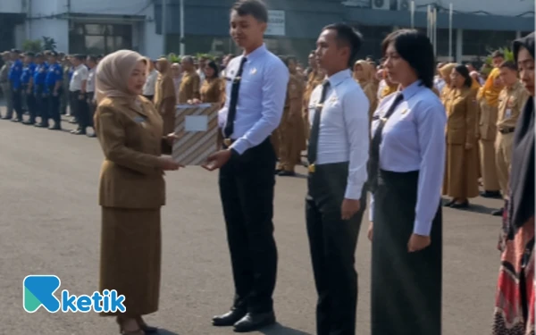 Thumbnail SK CPNS Diserahkan Wabup Lathifah, 3 Lulusan IPDN Mulai Bekerja di Pemkab Malang