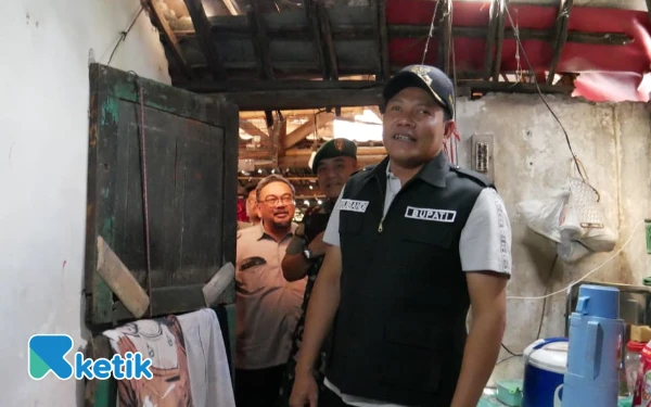 Thumbnail Berita - Sidak dan Rehab Rumah Tidak Layak Huni, Bukti Cinta Bupati Sidoarjo Subandi kepada Rakyat