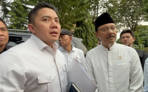 Thumbnail Berita - Seskab Teddy: 5 KM dari Kantor Saya Ada Anak Putus Sekolah