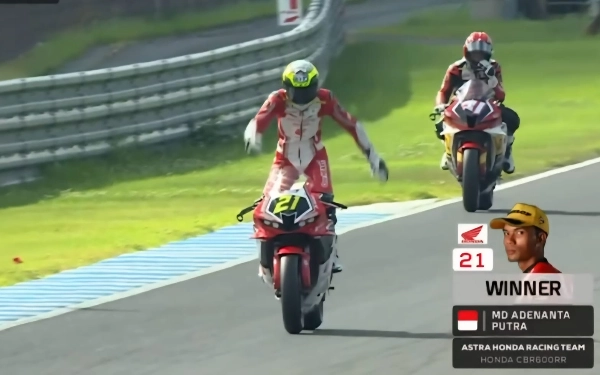Thumbnail Adenanta Terdepan di Jepang! Selebrasi ala Pacu Jalur Bawa Merah Putih Berkibar di Podium ARRC