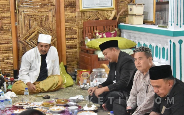 Thumbnail Berita - Pasca Dilantik, Pejabat Pimpinan Tinggi Pratama Diajak Bupati Situbondo Sowan ke Kyai