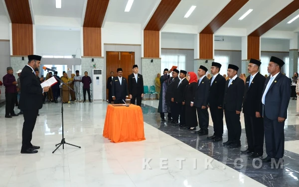 Thumbnail Berita - Bassam Kasuba Lantik 7 JPT Pratama Halsel, Safiun Radjulan Jalani Peran Baru