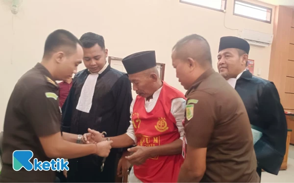 Thumbnail Berita - Sidang Duplik Kakek Masir Situbondo Lancar, Kuasa Hukum Minta Vonis Sesuai Masa Tahanan