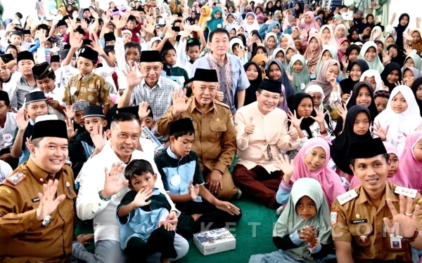 Thumbnail Dukung Pekan Islami PT ACA, Bupati Malang Ikut Keliling Santuni Ribuan Anak Yatim Piatu di Bulan Ramadan