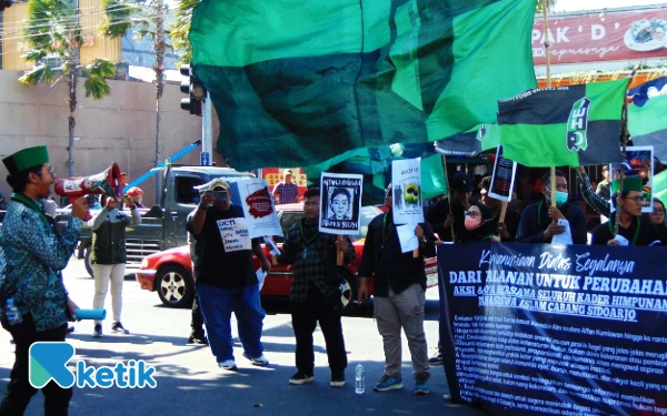 Thumbnail Berita - Mahasiswa HMI Sidoarjo Protes Tragedi Jakarta; Ini Kata Kapolresta dan Bupati Subandi