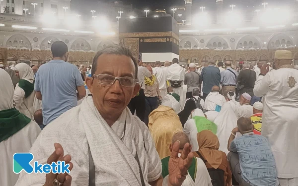 Thumbnail Berita - Ketua Forum Pemred SMSI Jatim Abah Makin Penuhi Panggilan Allah SWT lewat "Kloter Kun Fayakun"