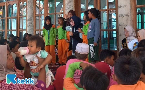 Thumbnail Berita - Ketua TP PKK dan Forum Anak Situbondo Berikan Trauma Healing kepada Anak Korban Gempa