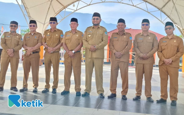 Thumbnail Berita - Pemda Halsel Apresiasi 25 ASN, Saiful Turuy Simbol Kesinambungan Birokrasi