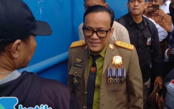 Thumbnail Prabowo Resmi Pecat Wamenaker Immanuel Ebenezer Usai Jadi Tersangka KPK