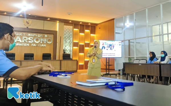 Thumbnail Upgrade Pelayanan, RSUD dr. Darsono Pacitan Latih Cleaning Service Soal Higiene dan K3