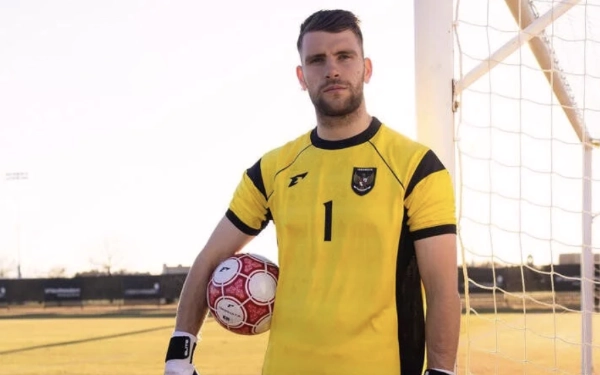 Thumbnail Kejutan! Kiper Timnas Indonesia Maarten Paes Gabung Ajax Amsterdam