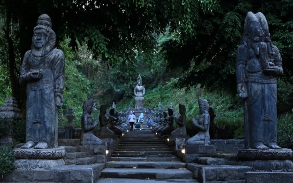 Thumbnail Hadirkan Suasana Kerajaan Nusantara, Lembah Tumpang Hadirkan Pengalaman Liburan Berbeda