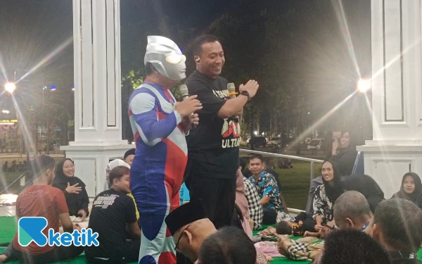 Thumbnail Berita - Ultramen Jadi-jadian Tiba-Tiba Muncul di Diskusi Masyarakat Bareng Bupati Situbondo