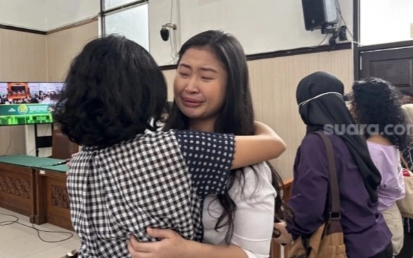 Thumbnail Berita - Laras Faizati Jalani Sidang Vonis Hari Ini, Dipidanakan Usai Protes Brimob Lindas Ojol