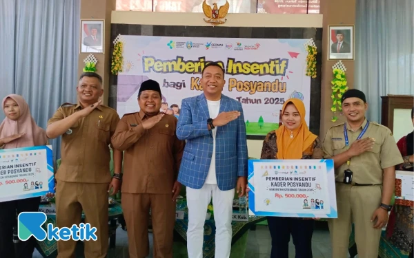 Thumbnail Berita - Tekan Stunting, Bupati Situbondo Gelontorkan Insentif untuk Ribuan Kader Posyandu