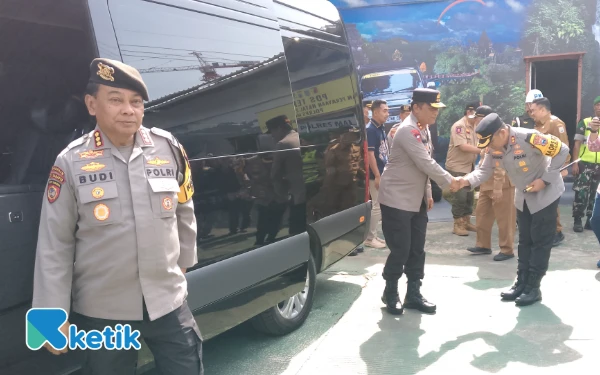 Thumbnail Tinjau Pos Terpadu Karanglo, Kapolda Jatim Sampaikan 3 Atensi Ini ke Polres Malang