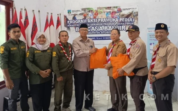 Thumbnail Berita - Peduli Korban Banjir Situbondo, Kwarda Pramuka Jatim Salurkan Ratusan Paket Sembako