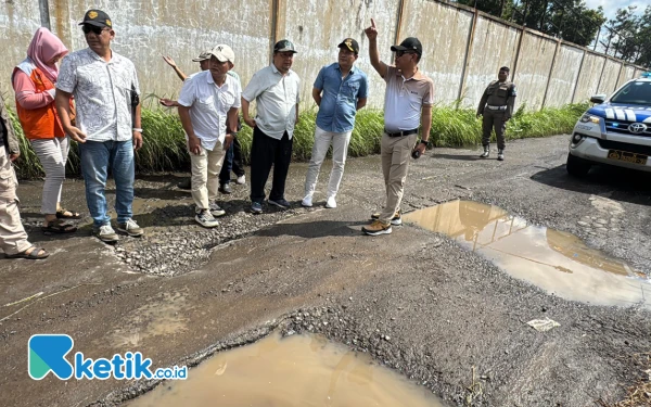 Bupati Sidoarjo Subandi Perintahkan Betonisasi Jalan di Kecamatan Tarik