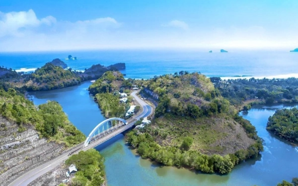 Thumbnail Pantai Bajulmati, Wisata Alam Sekaligus Tempat Konservasi Penyu di Kabupaten Malang