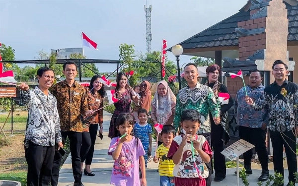 Thumbnail Merah Putih untuk Negeri: Mercure Surabaya Grand Mirama Bagikan Bendera Sambut HUT ke-80 RI