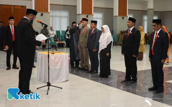 Thumbnail Bassam Kasuba Kukuhkan Enam JPT Pratama, Tegaskan Reformasi Birokrasi Halsel Berbasis Kinerja dan Integritas