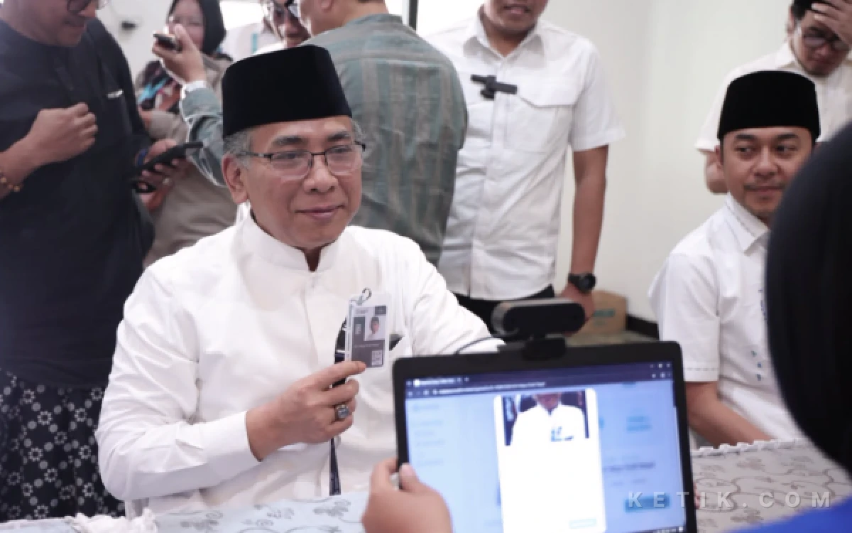 Thumbnail Berita - Ketum PBNU Gus Yahya Pantau Langsung Registrasi Peserta Muktamar Hari Pertama