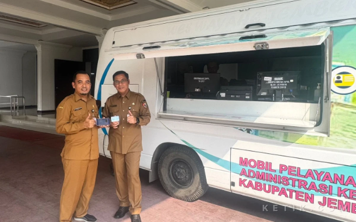 Thumbnail Berita - Dispendukcapil Jember Jemput Bola Aktivasi IKD di JSG, Targetkan Ratusan Warga