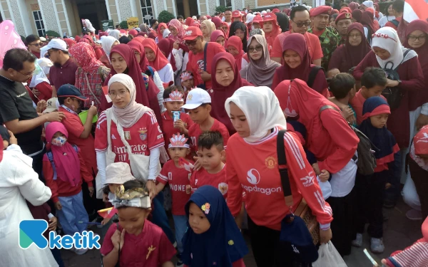 Thumbnail Ribuan Anak dan Wali Murid Antusias Ikuti Jalan Sehat Merah Putih IGABA  Kota Malang